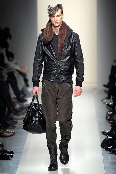 Look 10